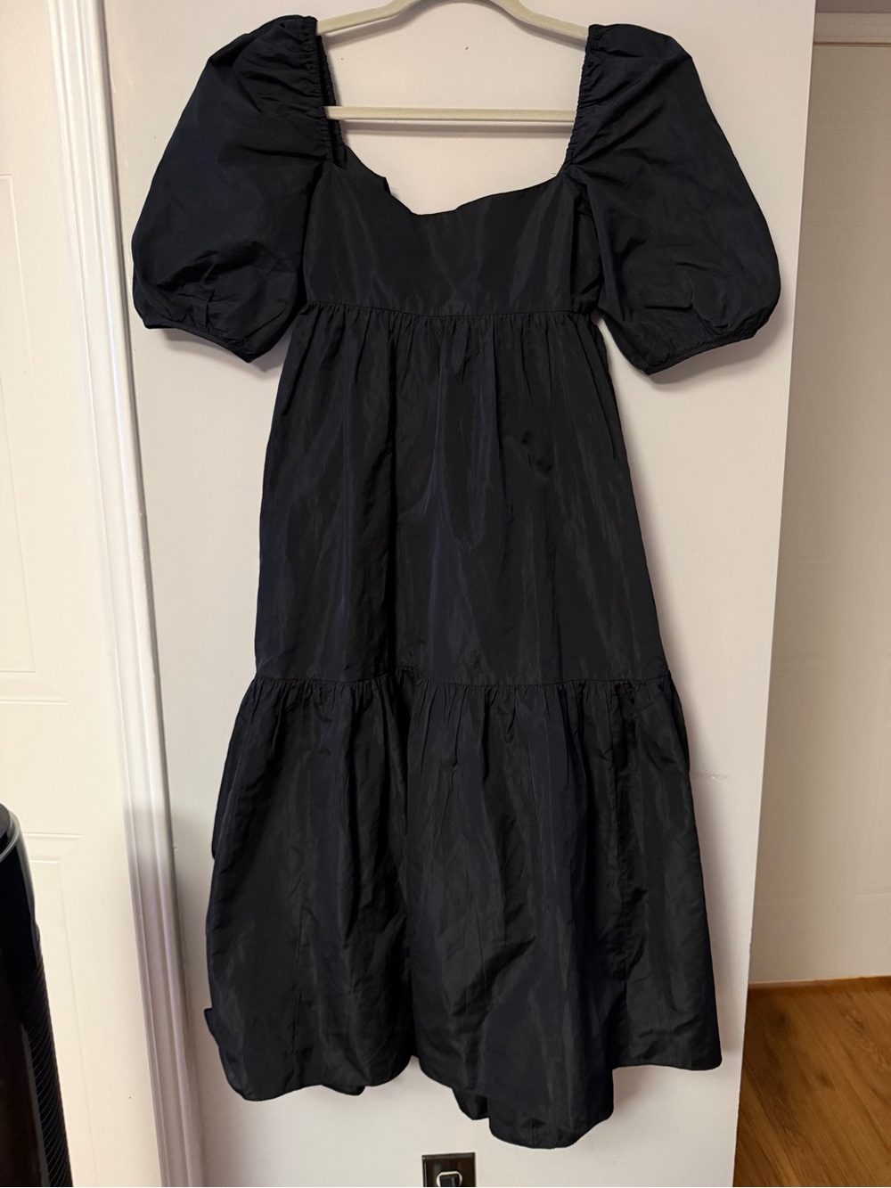 Women’s Puff-Sleeve Tiered Dress
